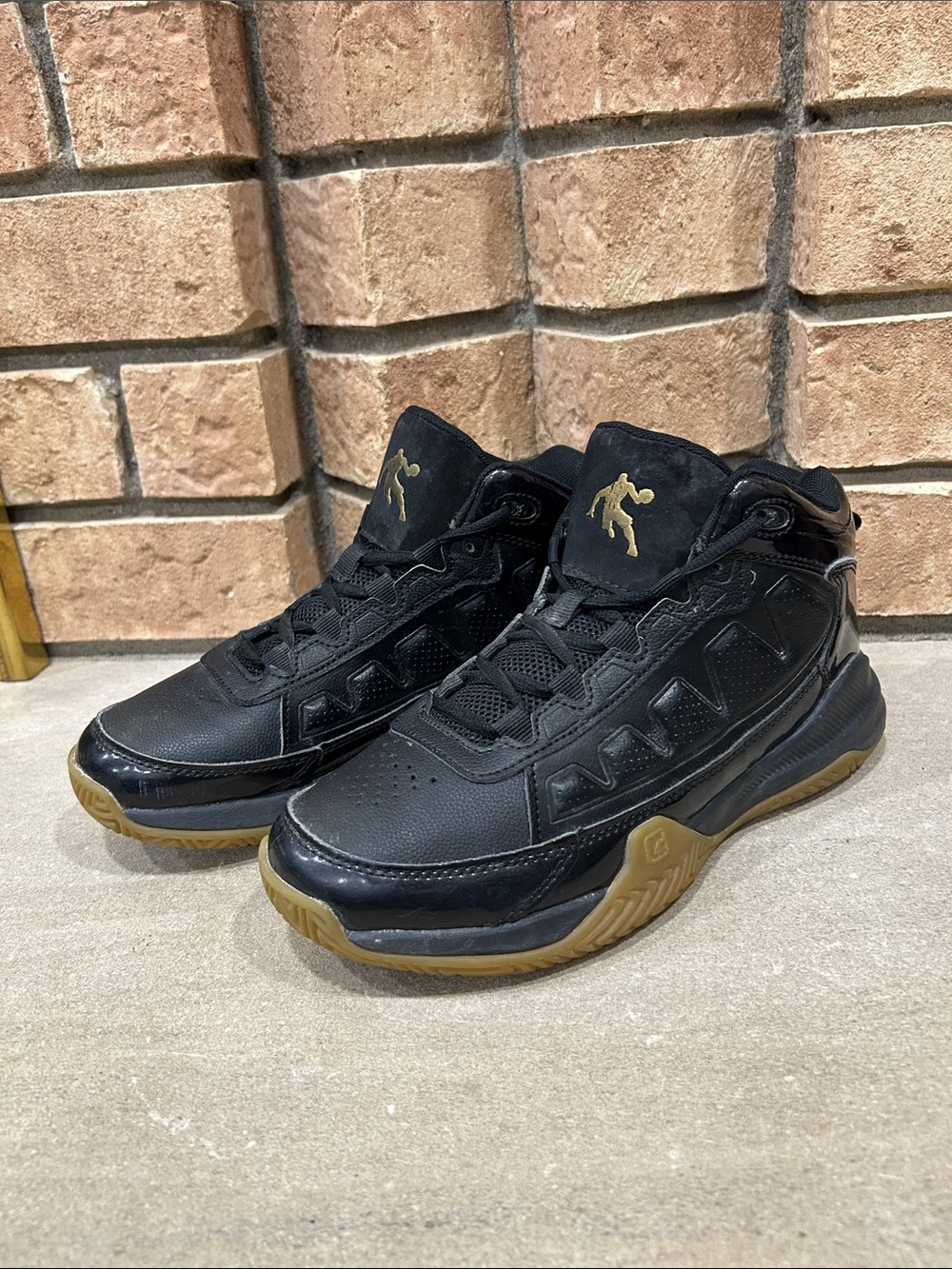 AND1 Classic Basketball Shoes "The Player" Black with Gold Accents Men’s size 8